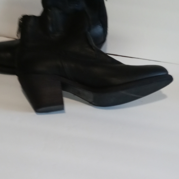 Frye Leslie short boots. - Picture 4 of 12